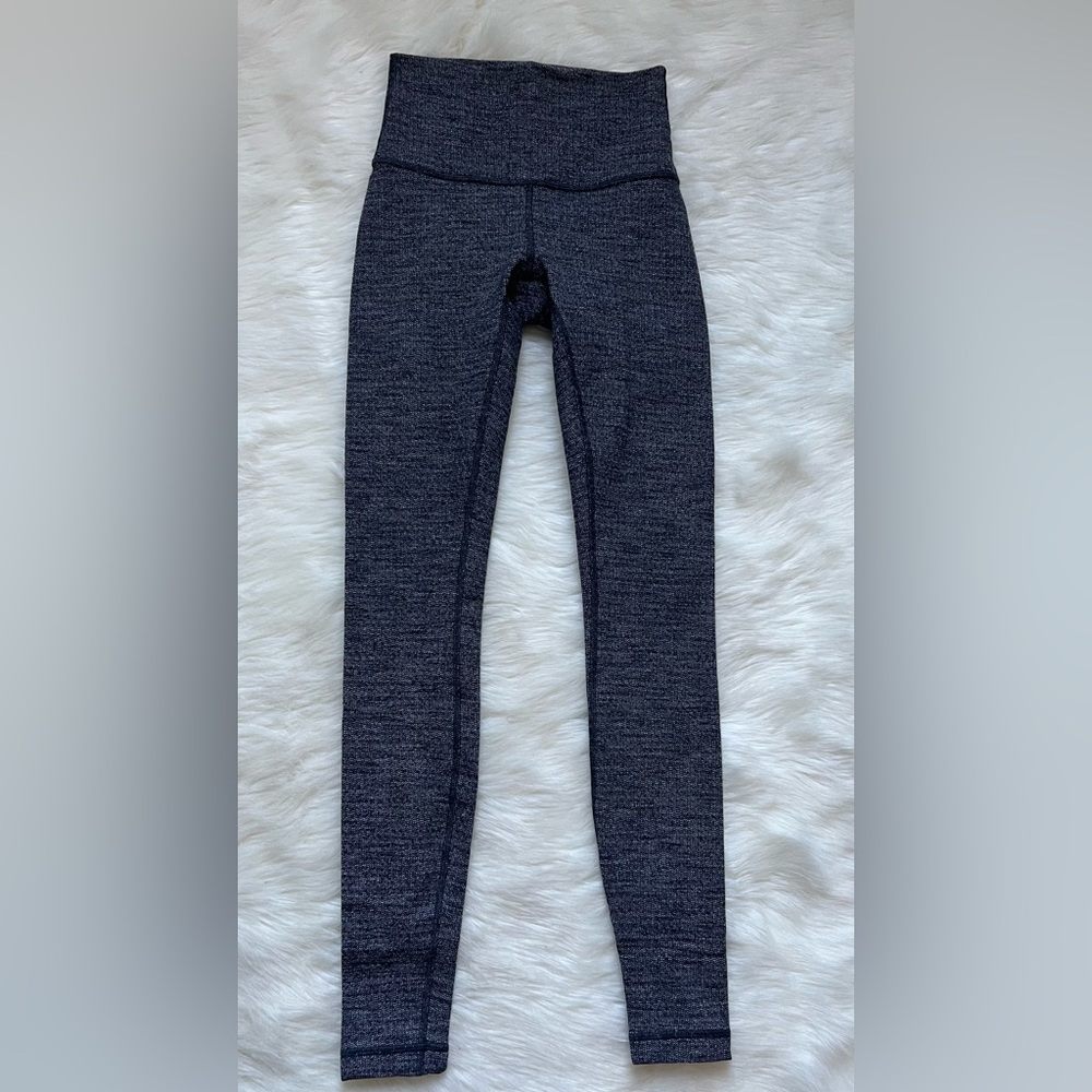 ‼️SOLD‼️Lululemon High Rise Leggings 28" Gray
Grey Thick Textured
Knit sz 2 - Picture 4 of 11